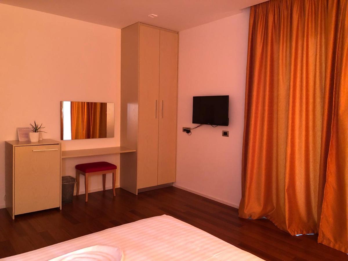 Nemesis Hotel Sarandë Exterior foto